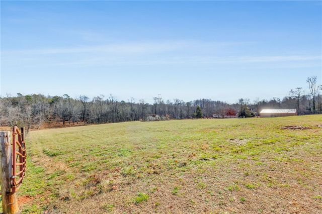 1142 Fox Squirrel Ridge Road, Pickens, SC 29671