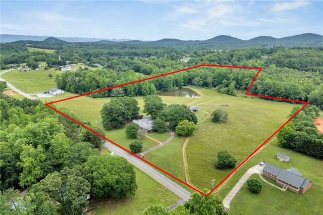 1142 Fox Squirrel Ridge Road, Pickens, SC 29671