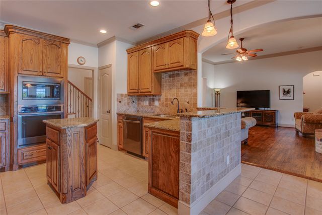 10044 Dennehy Drive, Talty, TX 75126