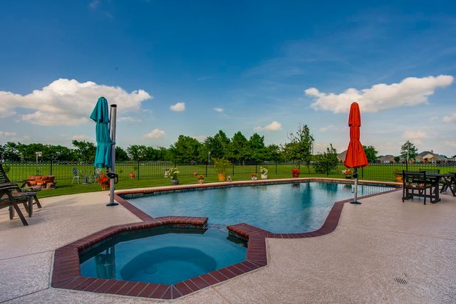 10044 Dennehy Drive, Talty, TX 75126