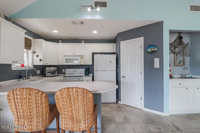 5710 Caldwell Drive, Ocean Springs, MS 39564