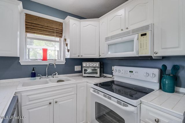 5710 Caldwell Drive, Ocean Springs, MS 39564