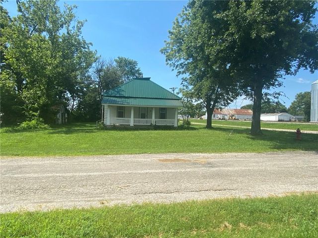 15 E 6th Street, Adrian, MO 64720