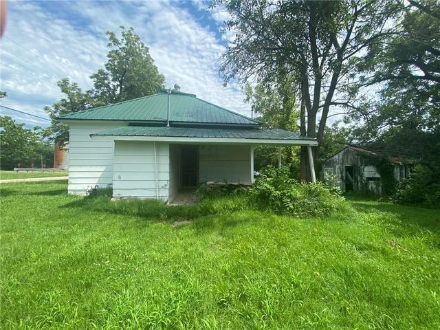 15 E 6th Street, Adrian, MO 64720