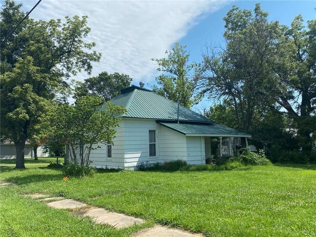 15 E 6th Street, Adrian, MO 64720