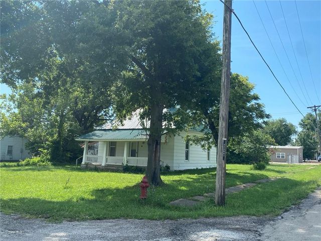 15 E 6th Street, Adrian, MO 64720