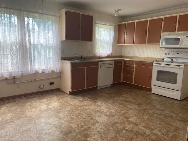 15 E 6th Street, Adrian, MO 64720