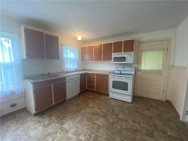 15 E 6th Street, Adrian, MO 64720