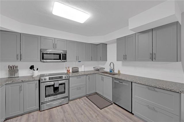 2506 SE 8th AVE, Cape Coral, FL 33904