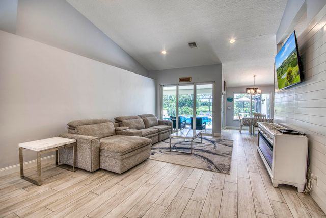 11850 Stonehaven Way, Palm Beach Gardens, FL 33412