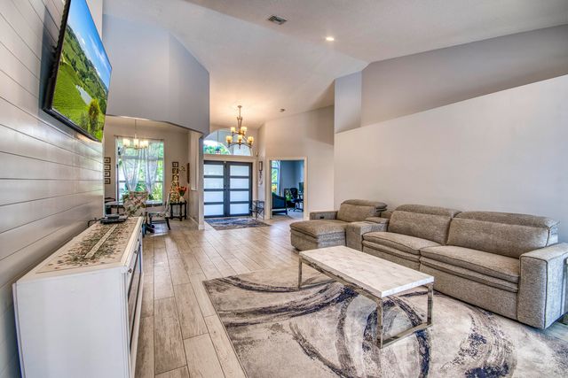 11850 Stonehaven Way, Palm Beach Gardens, FL 33412