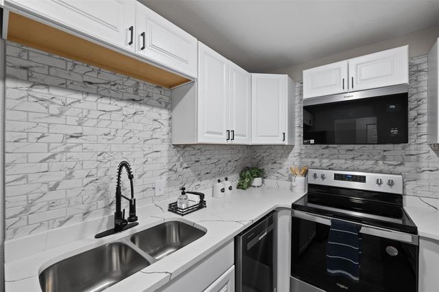 4610 W GRAY STREET 109, Tampa, FL 33609