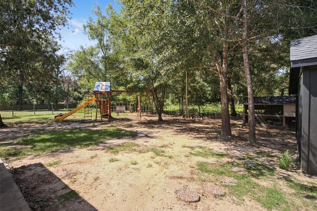 183 County Road 3310b, Cleveland, TX 77327