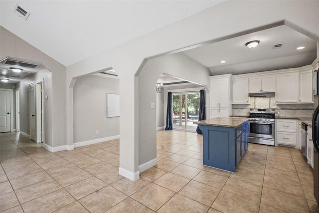 183 County Road 3310b, Cleveland, TX 77327