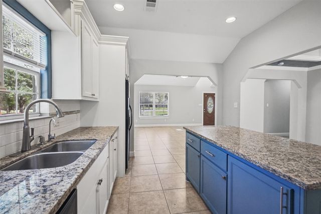 183 County Road 3310b, Cleveland, TX 77327