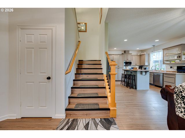 329 S SPRUCE Ave, Yacolt, WA 98675