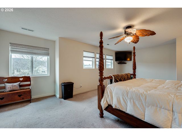 329 S SPRUCE Ave, Yacolt, WA 98675