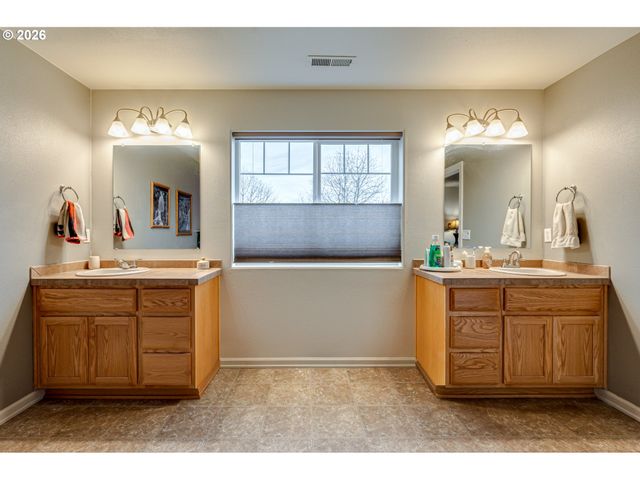 329 S SPRUCE Ave, Yacolt, WA 98675