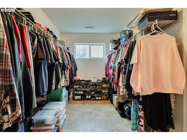 329 S SPRUCE Ave, Yacolt, WA 98675