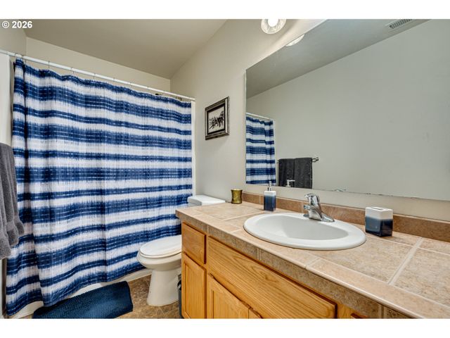 329 S SPRUCE Ave, Yacolt, WA 98675