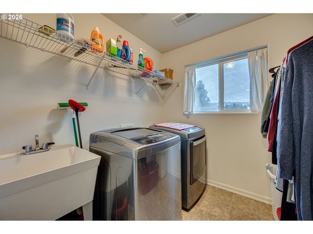 329 S SPRUCE Ave, Yacolt, WA 98675