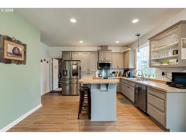 329 S SPRUCE Ave, Yacolt, WA 98675