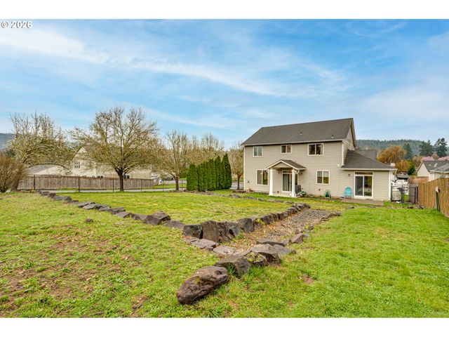 329 S SPRUCE Ave, Yacolt, WA 98675