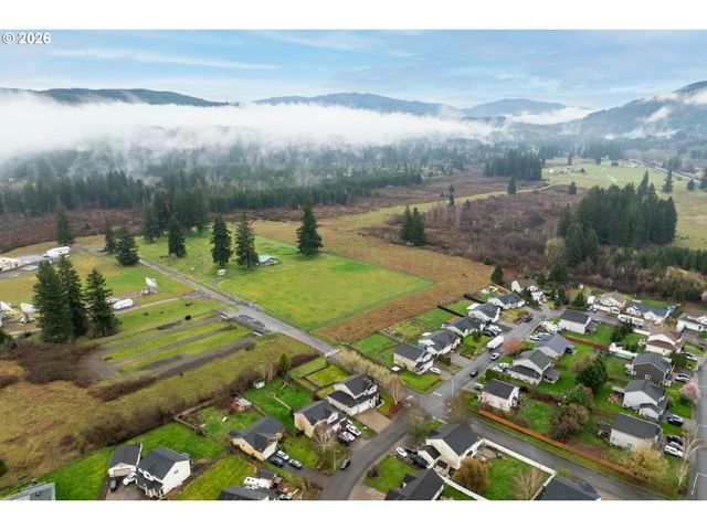 329 S SPRUCE Ave, Yacolt, WA 98675