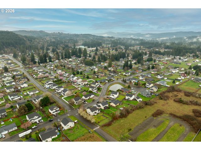 329 S SPRUCE Ave, Yacolt, WA 98675