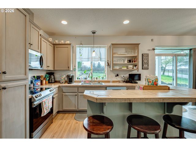 329 S SPRUCE Ave, Yacolt, WA 98675