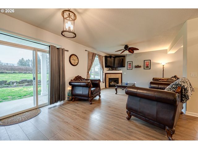 329 S SPRUCE Ave, Yacolt, WA 98675