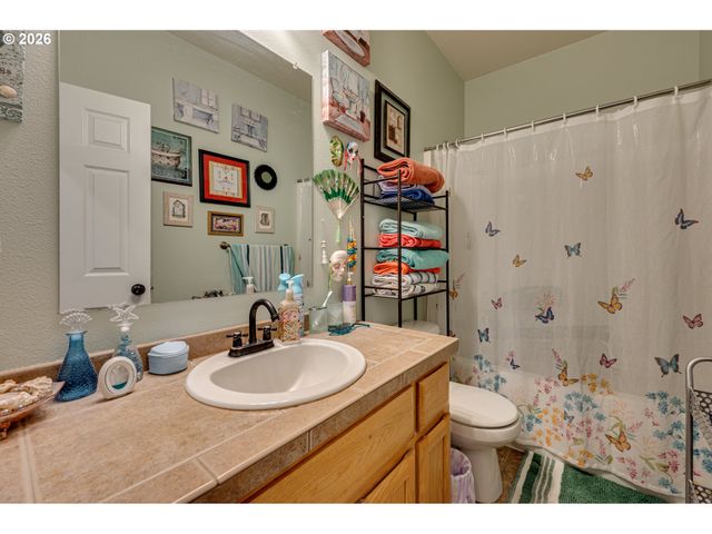 329 S SPRUCE Ave, Yacolt, WA 98675