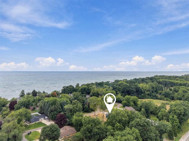1677 Park Drive, Benton Harbor, MI 49022