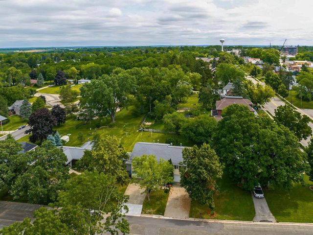 101 Orchard Lane, Mount Horeb, WI 53572