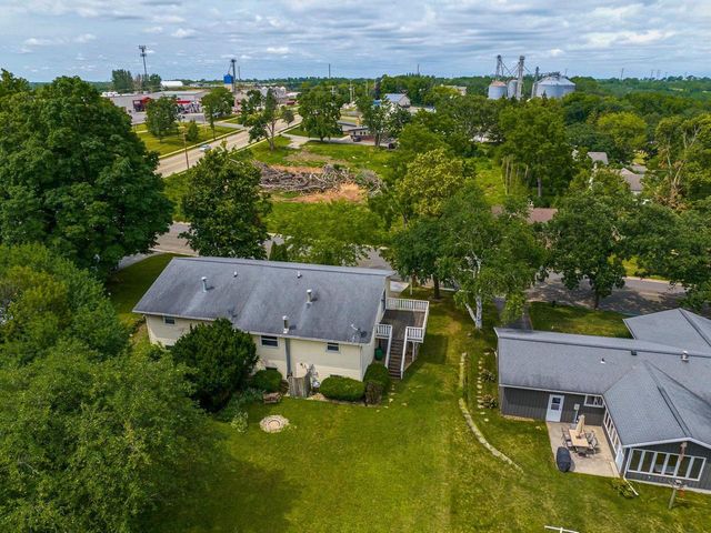101 Orchard Lane, Mount Horeb, WI 53572