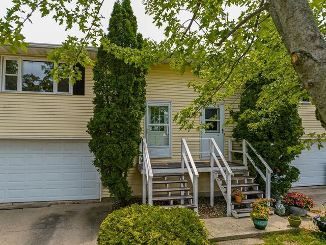101 Orchard Lane, Mount Horeb, WI 53572