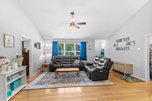 8434 Coppock Rd, Corryton, TN 37721