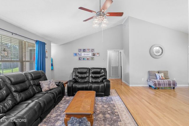 8434 Coppock Rd, Corryton, TN 37721