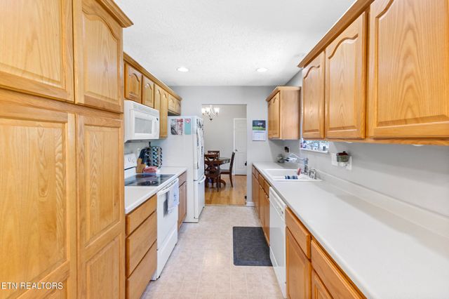 8434 Coppock Rd, Corryton, TN 37721