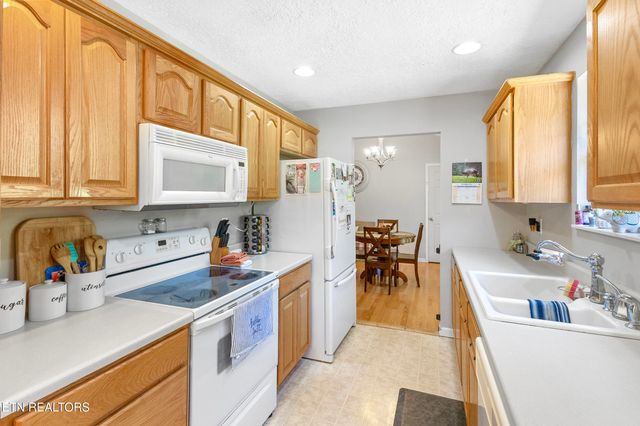 8434 Coppock Rd, Corryton, TN 37721
