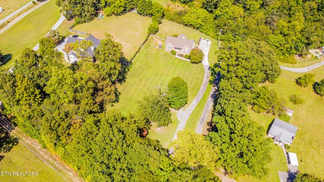 8434 Coppock Rd, Corryton, TN 37721