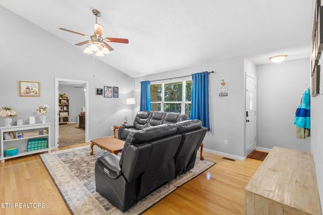 8434 Coppock Rd, Corryton, TN 37721