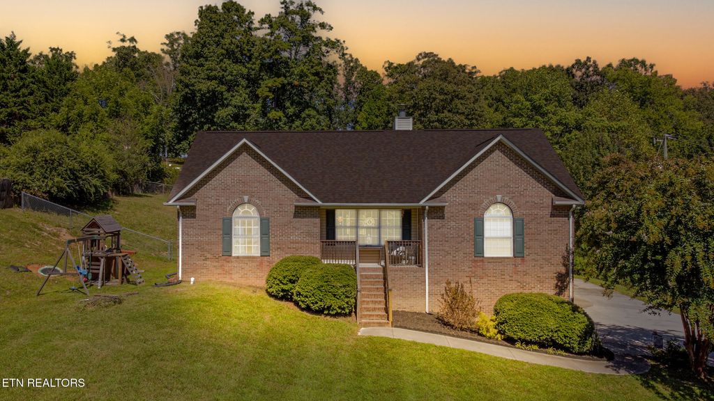8434 Coppock Rd, Corryton, TN 37721