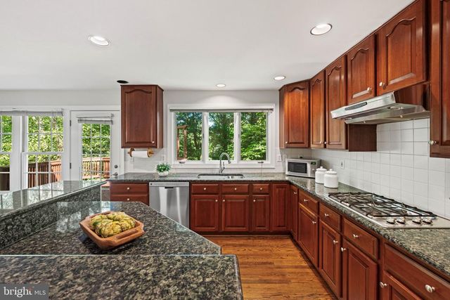 8609 WOODLAND HEIGHTS CT, Alexandria, VA 22309