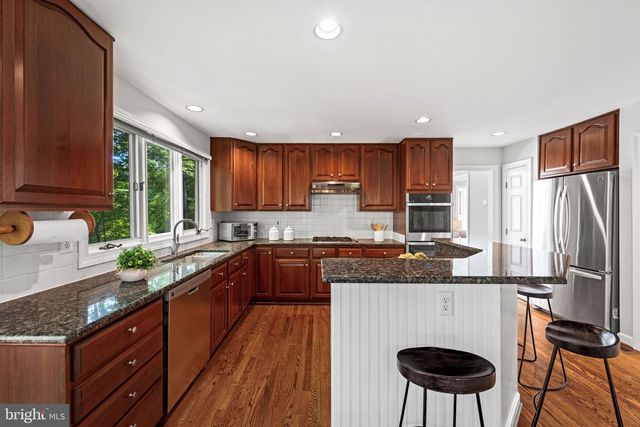 8609 WOODLAND HEIGHTS CT, Alexandria, VA 22309