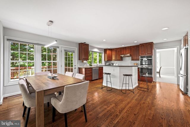 8609 WOODLAND HEIGHTS CT, Alexandria, VA 22309