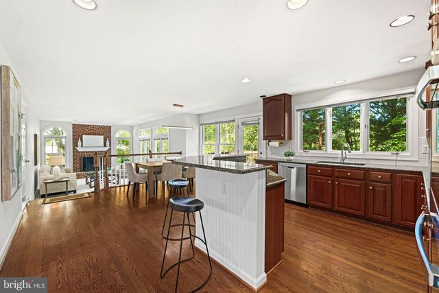 8609 WOODLAND HEIGHTS CT, Alexandria, VA 22309