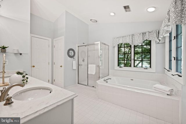 8609 WOODLAND HEIGHTS CT, Alexandria, VA 22309
