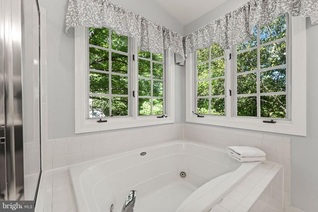 8609 WOODLAND HEIGHTS CT, Alexandria, VA 22309
