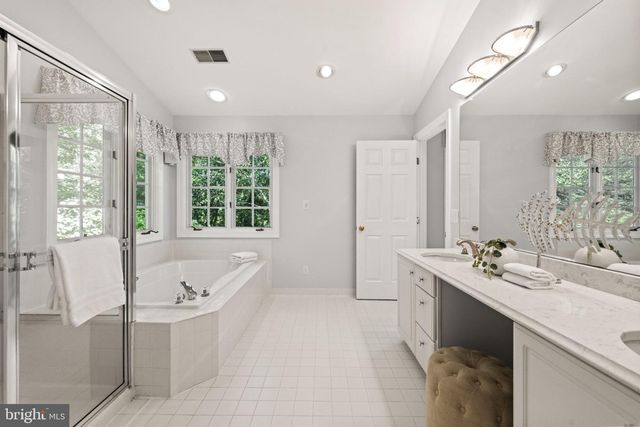 8609 WOODLAND HEIGHTS CT, Alexandria, VA 22309